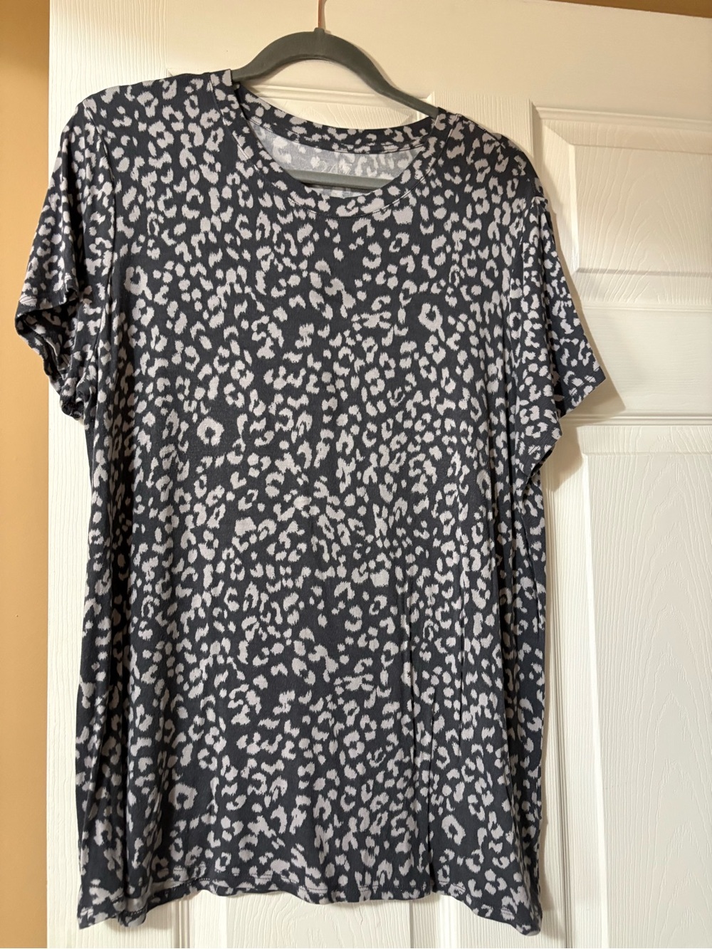 Maurice’s 24/7 Short Sleeve Leopard Print Tee -Gray